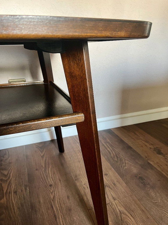 Image 1 of Mesa bandeja/mesita auxiliar de mediados de siglo con estante. Mesa auxiliar alemana de alta calidad, años 40-50.