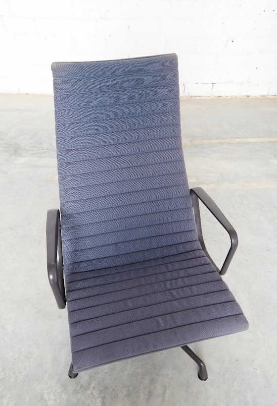 Charles & Ray Eames Stoel EA124 & Ottomane EA125 voor Vitra/Herman Miller – Verstelbare relaxstoel, Textiel (photo 18 of 20)