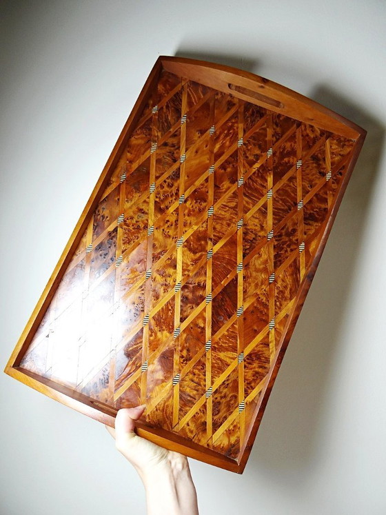 Image 1 of Bandeja grande con incrustaciones de madera de tuya limonera, artesanía marroquí de los años 80-90.