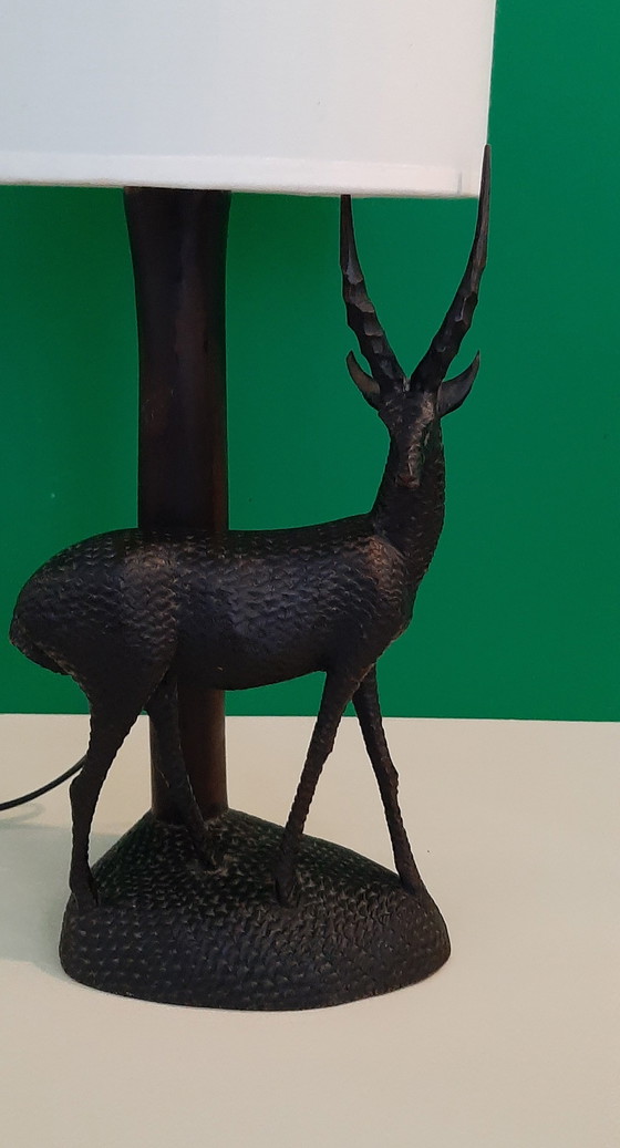 Image 1 of Lámpara de mesa con antílope de ébano, Kenia, década de 1960.