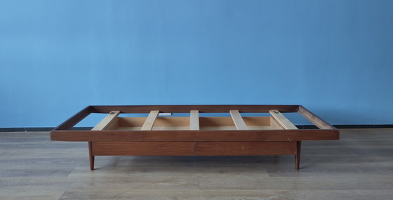 Image 1 of Divano letto vintage con cassetti in legno di teak.