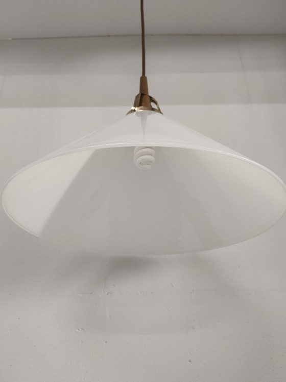 Image 1 of Suspension vintage massive originale (verre opale/laiton)