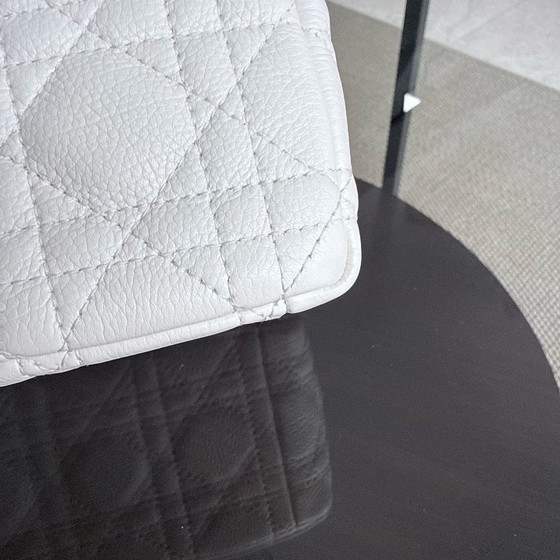 Image 1 of DIOR CARO MEDIUM - PELLE DI VITELLO GRANATA CANNAGE, FERRAMENTA BIANCA ORO