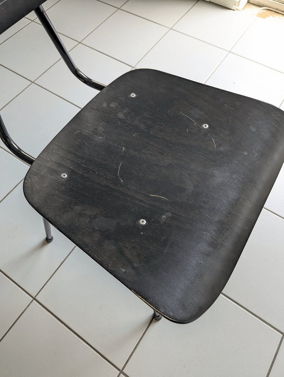 Image 1 of 4 schwarze Esszimmerstühle – im Stil von Friso Kramer