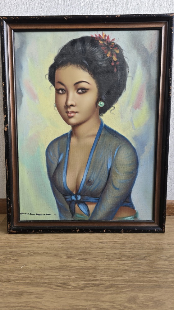 Coppia di 2 Dipinti Indonesiani Vintage Anni '70 – Cornice in Juta / Stile Tretchikoff – Dipinti e disegni (photo 5 of 15)