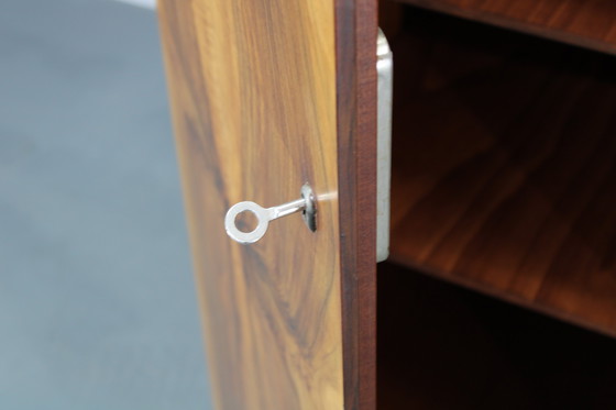 Image 1 of Armadio Bauhaus anni '30 di Vichr &amp; Spol in finitura noce, Cecoslovacchia