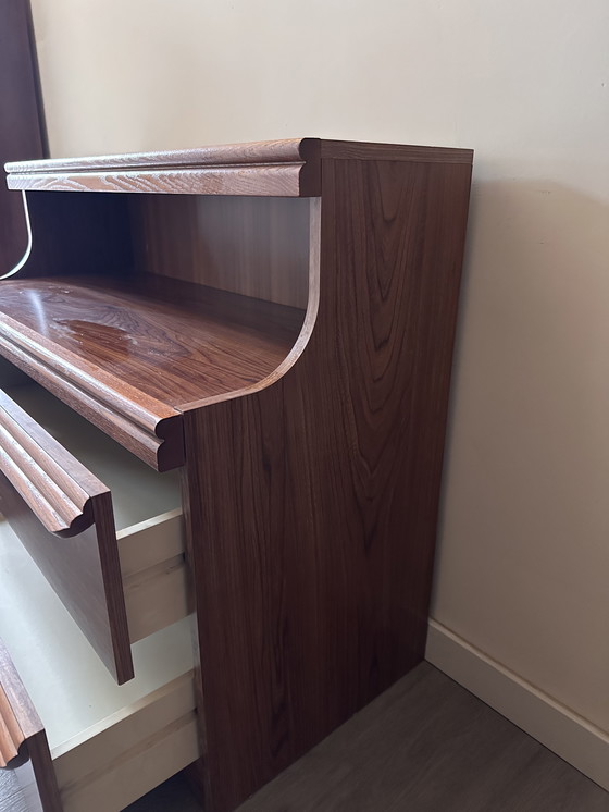 Image 1 of Cómoda de mediados de siglo de diseño escandinavo