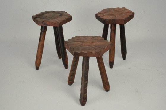 Image 1 of Set van drie vintage Italiaanse brutalistische houten krukken, jaren 60