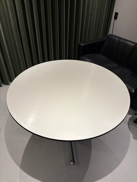 Tavolo da pranzo di design vintage | Rotondo | Bianco con base cromata | Ø 120 cm – Tavoli da pranzo, Metallo (photo 2 of 7)