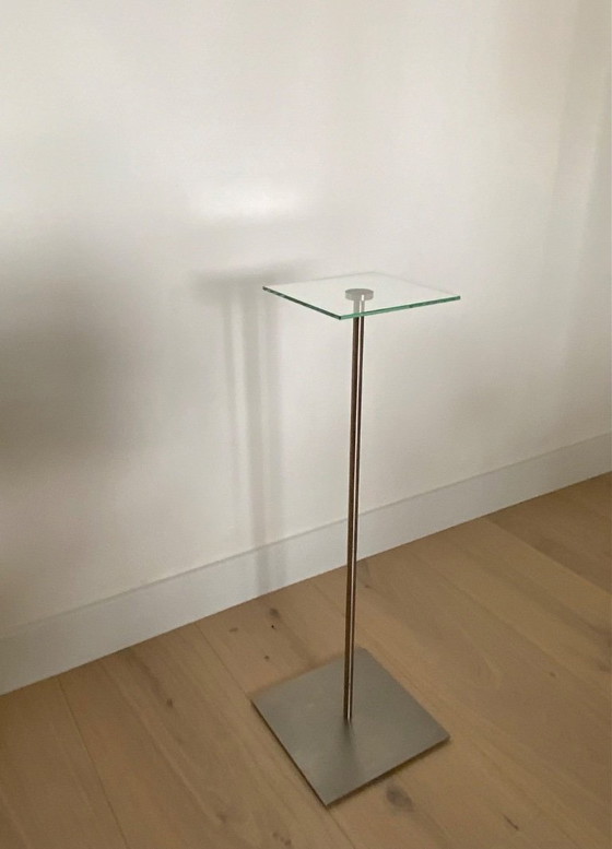 Image 1 of Table d'appoint design pour un seul verre