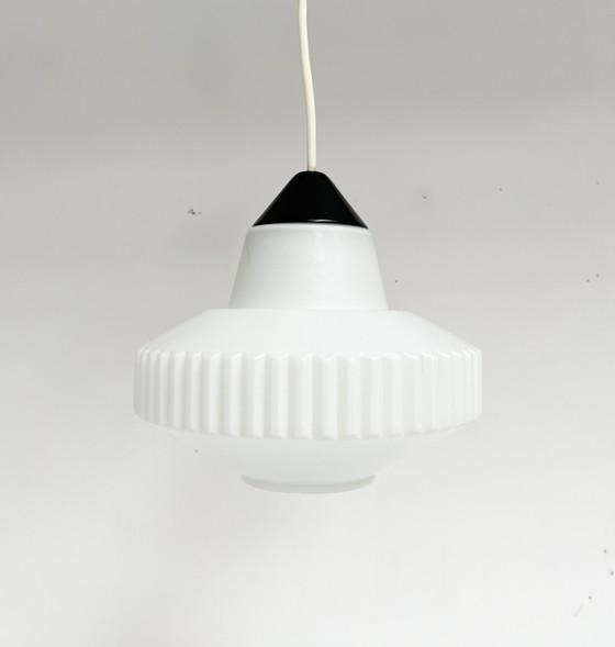 Image 1 of Lampada da soffitto in vetro opalino di Louis Kalff per Philips, anni '50
