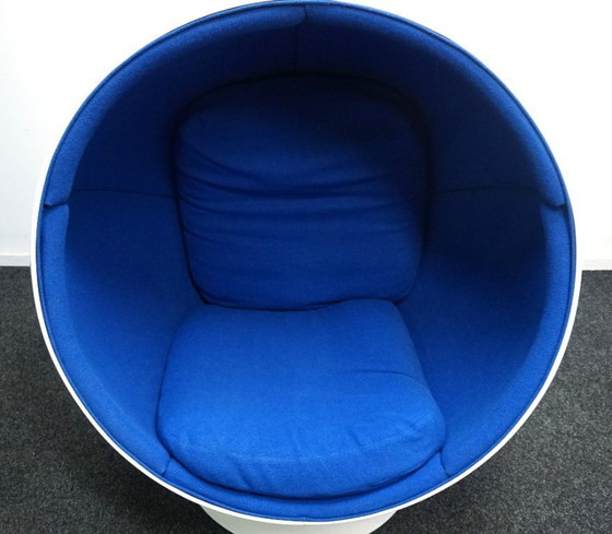 Image 1 of Eero Aarnio Originals Ball Chair Design Armchair | Blue/White