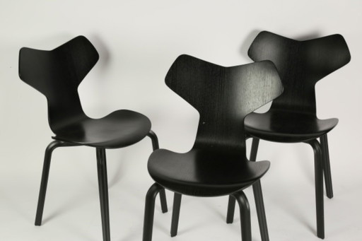 6 x Fritz Hansen, Grand Prix-ontwerp van Arne Jacobsen – eetkamerstoelen, Wood (photo 2 of 7)