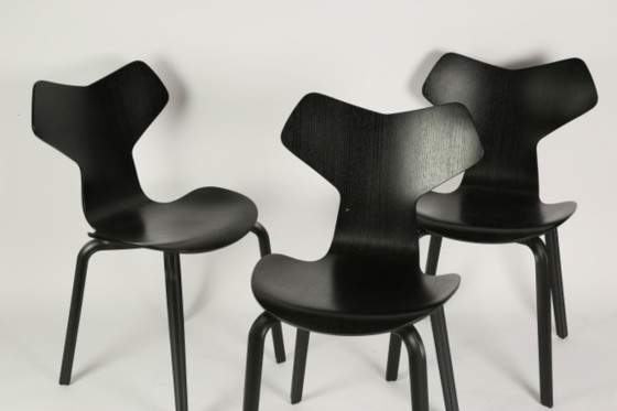6 x Fritz Hansen, Grand Prix-ontwerp van Arne Jacobsen – Eetkamerstoelen, Wood (photo 2 of 7)