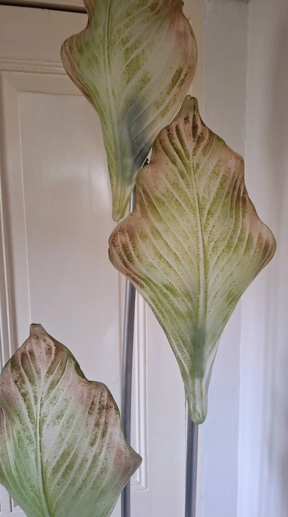 Image 1 of Lampada da terra con paralumi in vetro di Murano a forma di foglia, anni '90