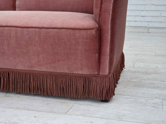 Image 1 of Divano danese a 2 posti, anni '70, in velluto rosa salmone originale.