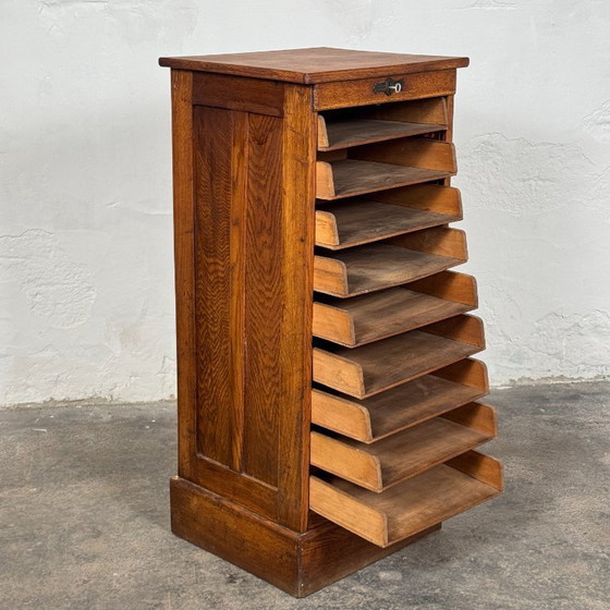 Image 1 of Eikenhouten Tambourvoorkast in de stijl van Károly Lingel, jaren 30