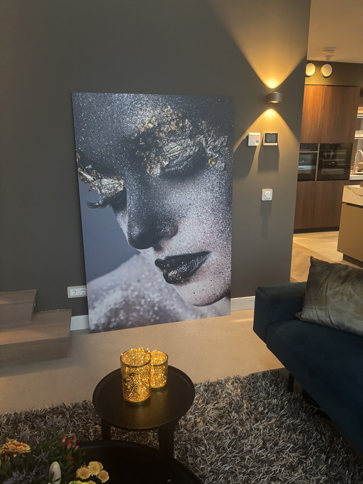 Kunstfotografía vrouw zwart goud 1,80 x 1,20 en aluminio, mate uitstraling geen reflectie op metal 