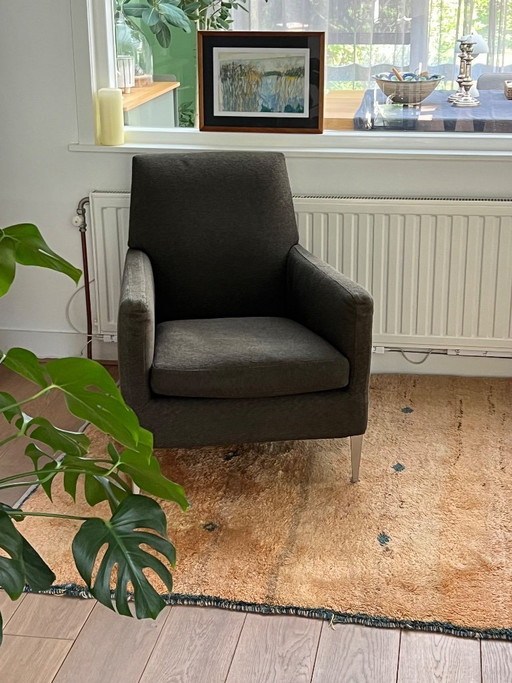 Fauteuil van B&B Italia Model Dandy in bruine stof.