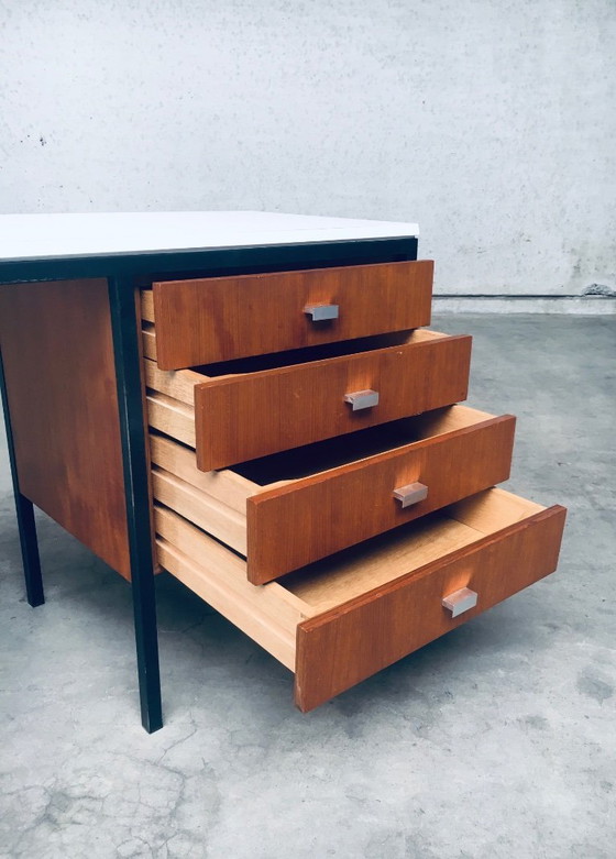 Image 1 of Scrivania di design olandese in stile moderno di metà secolo, Paesi Bassi, anni '60