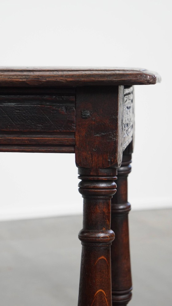 Image 1 of Antiker englischer Eichenschemel/ Hocker/ Beistelltisch aus dem 17.