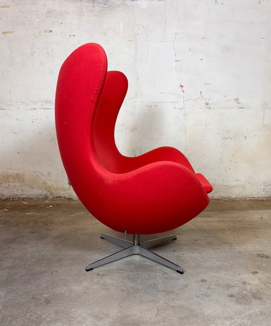Image 1 of Fritz Hansen Egg Lounge Chair Arne Jacobsen Fabric - Rojo - Silla, Sillón de diseño