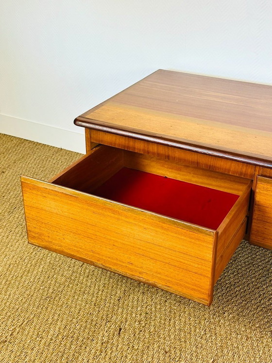 Image 1 of Aparador bajo escandinavo de teca con patas de horquilla, 1960.