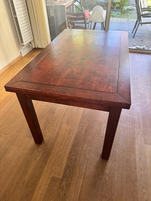 Mesa de comedor de madera