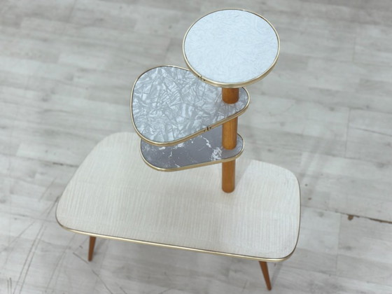Image 1 of Vintage plantenstandaard uit het midden van de 20e eeuw | Niervormige tafel met meerdere lagen uit de jaren 60