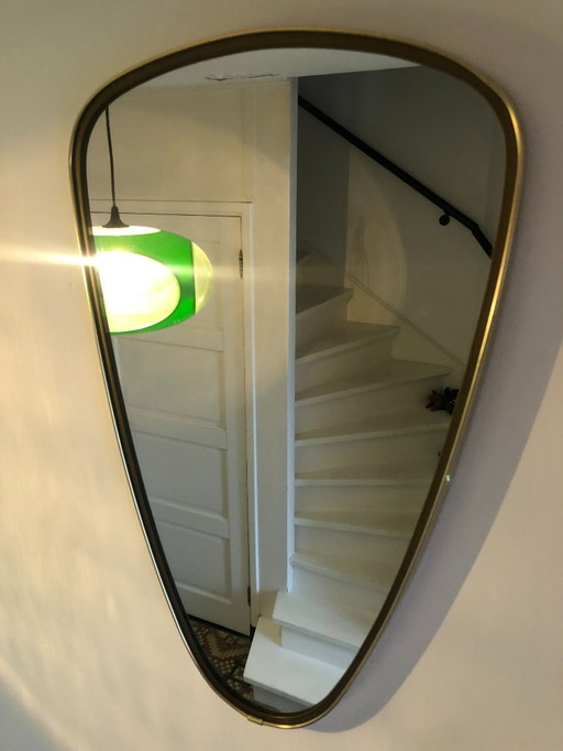 Wunderschöner originaler Wandspiegel aus den 1960er Jahren.