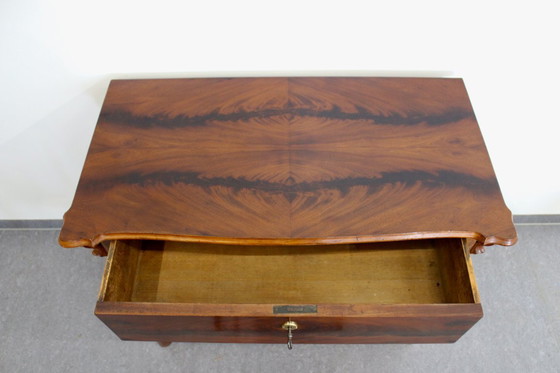 Image 1 of Cómoda, armario o aparador antiguo de estilo Biedermeier.