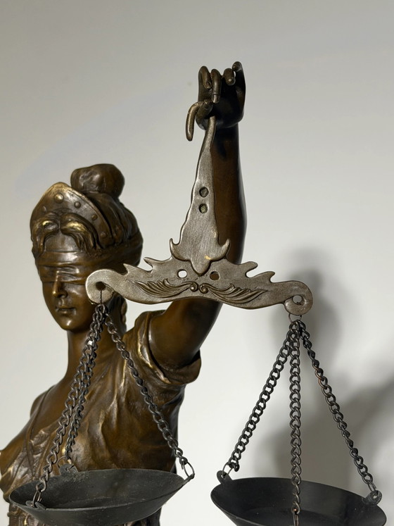 Large Bronze Lady Justice Statue on Marble Base – Signed “Mayer” – 100 cm – Sculpture (photo 2 of 10)