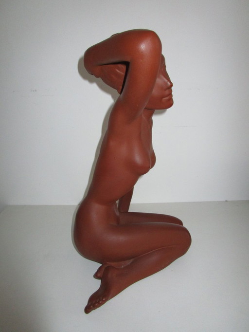 Nude figure