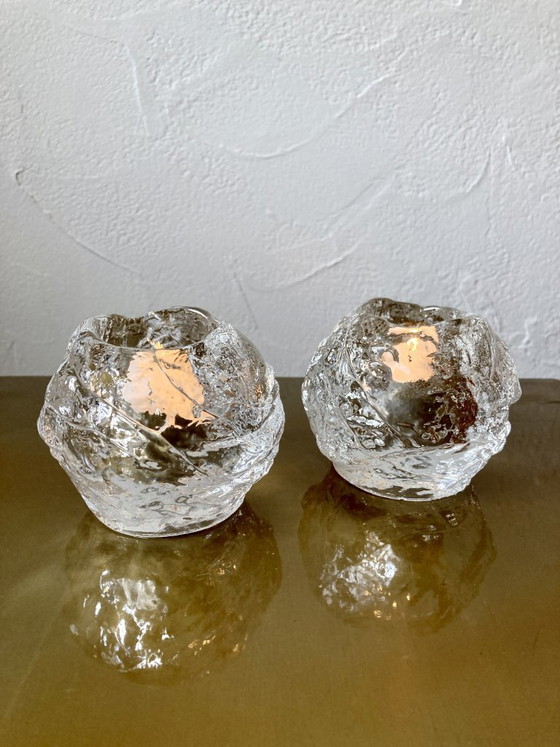 Image 1 of Paire de bougeoirs « Snowball » – Ann Wolff pour Kosta Boda, Suède (1973)