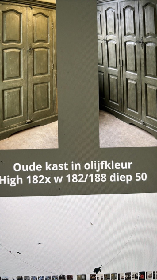 Alter Teakholzschrank mit 4 Türen, olivgrüne Farbe