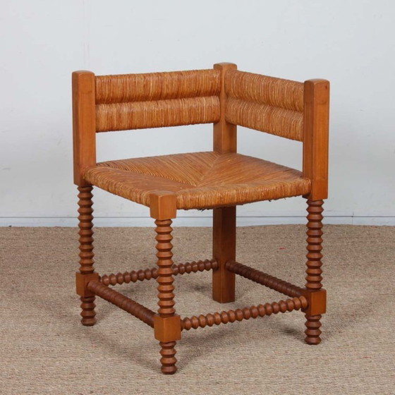 Image 1 of Paar gedraaide houten hoekstoelen met rieten zitting, 1940