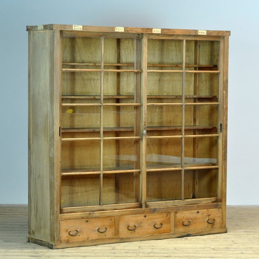 Vitrine japonaise, circa 1950