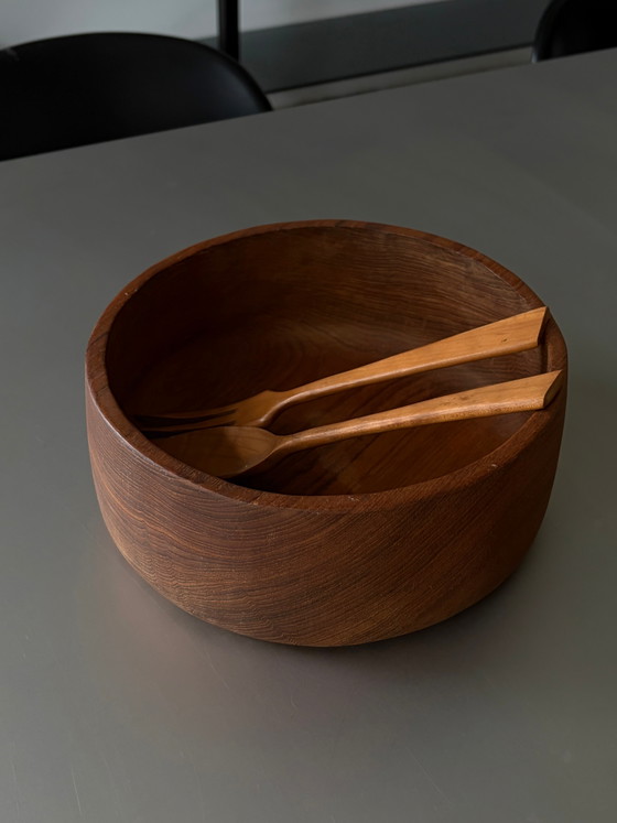 Large vintage teak salad bowl with servers – Mid Century Modern (photo 2 of 4)