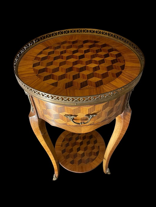 Säulentisch mit Intarsienarbeit