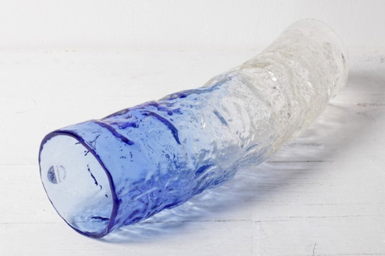 Image 1 of Vaso artistico vintage in vetro blu e trasparente / Decorazione per la casa soffiata a mano / Ivat / Italia / Anni '80