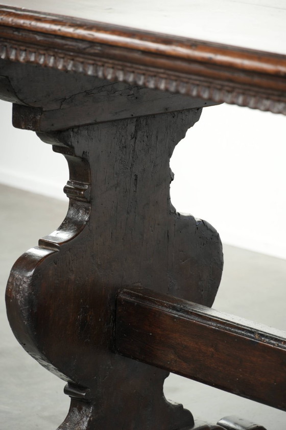 Image 1 of Authentic 16th-century Italian dining table made of walnut.