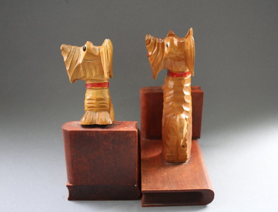 Image 1 of Serre-livres en bois sculpté à la main représentant des terriers écossais, vintage