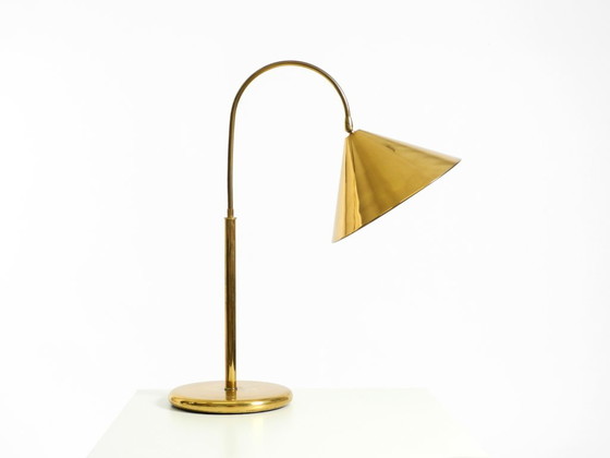 Bella, grande, originale lampada da tavolo in ottone con paralume conico, Mid-Century Modern (photo 2 of 20)