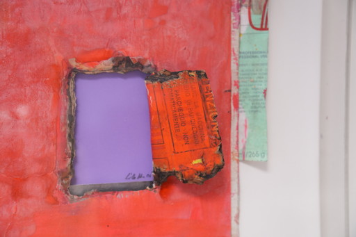 Gesigneerd Guido Coletti "Gesloten vensters" in plexiglas ingelijst mixed media werk, jaren 1980