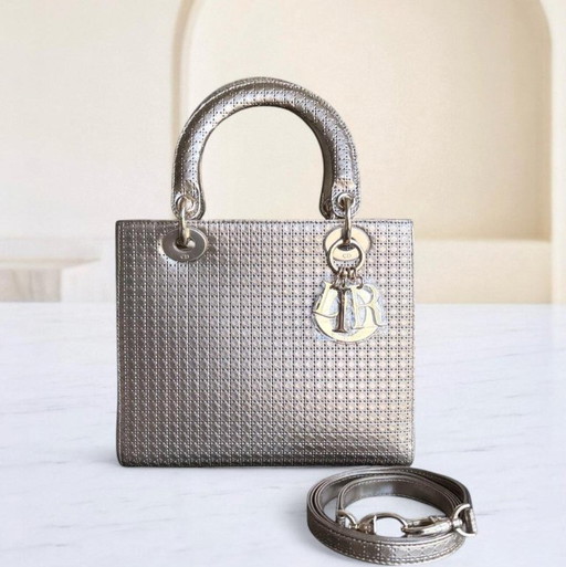 DIOR LADY MEDIUM - MICRO-CANNAGE METALLIC GOUDEN BESLAG