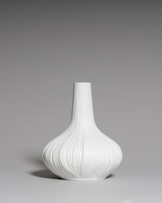 Image 1 of Martin Freyer für Rosenthal Studio-Line: Skulpturale weiße "Plissée"-Porzellanvasen, Deutschland, 1968 - Satz von zwei