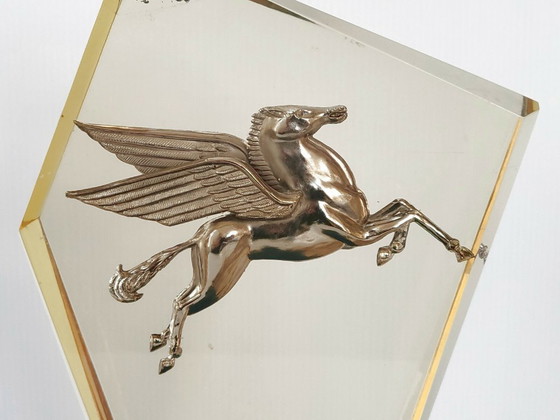 Image 1 of Escultura de un caballo alado, Pegaso, Sagitario, de la década de 1970, resina y mármol.