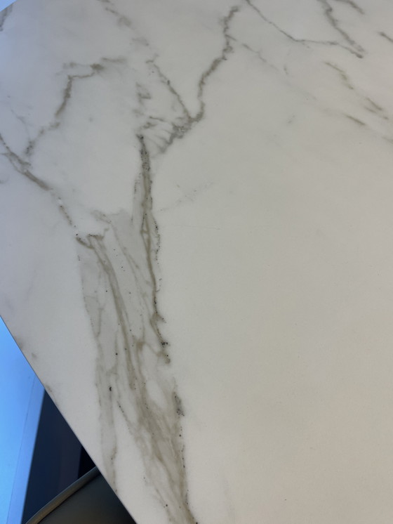 Image 1 of Leolux Toveri Dining tafel keraniek