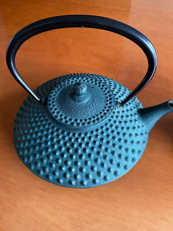 Image 1 of Japanische flache Teekanne aus Gusseisen mit Wärmer