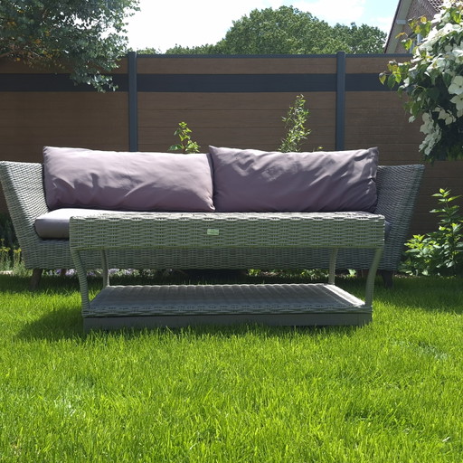 Tuinbank en -tafel van polyrattan